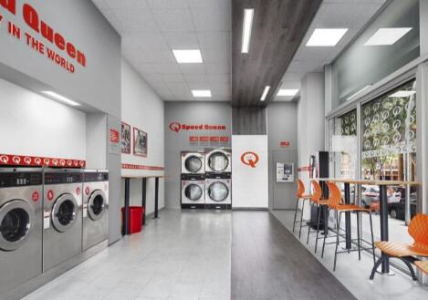 巴塞罗那市中心著名全球连锁自助洗衣店